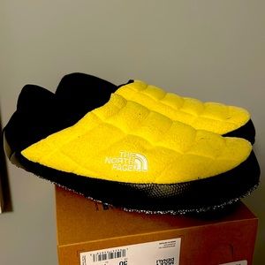 NWT North face Thermoball Traction Mules